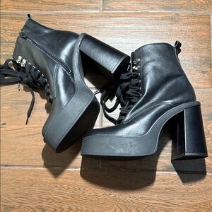 Gianni Bini Black Heeled Platform Boots